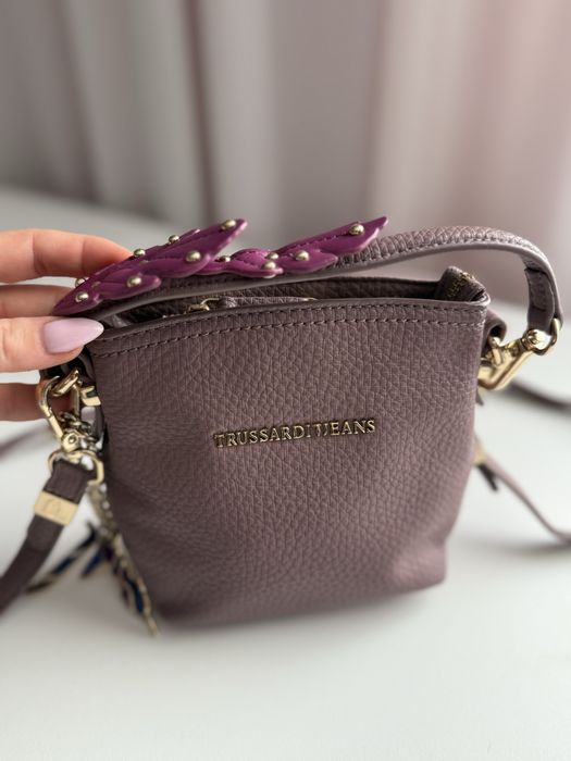 Класна сумочка бренду Trussardi