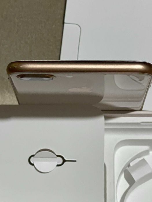 Айфон  8 плюс в идеальном состоянии