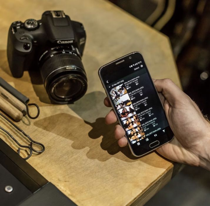 Camera Canon EOS 2000D