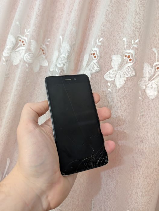 Смартфон TP-Link Neffos X1