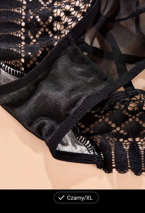 Czarne koronkowe figi 42 XL wycięte