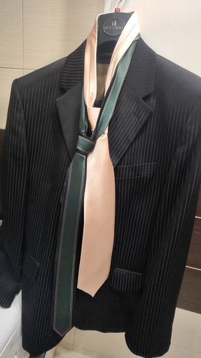 Garnitur męski czarny w prążek