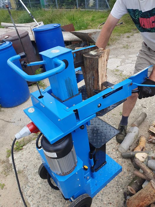 Wynajem piły wahadłowej łuparki.