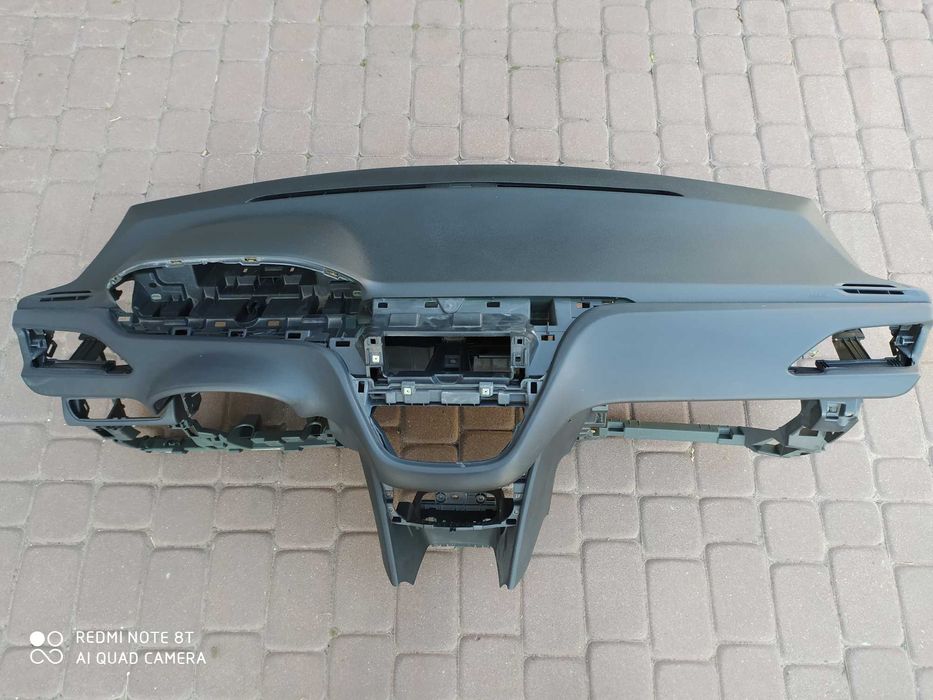 deska kokpit konsola PEUGEOT 208 peugeot 2008 regeneracja
