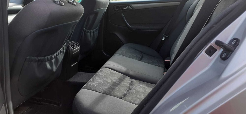 Mercedes C220 CDi - Cinza