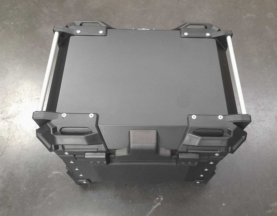 Top-Case Universal