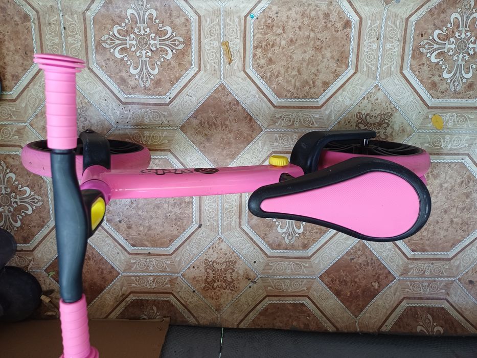 Продам беговел в гарному стані