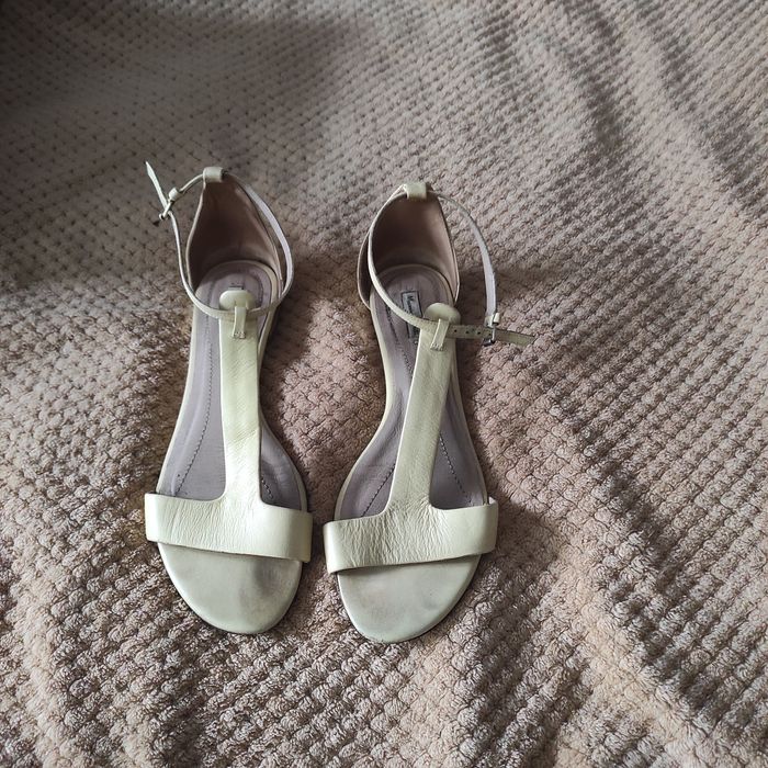 Босоніжки шкіряні