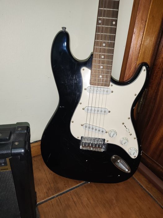 Guitarra Elétrica e-Zippy com amplificador