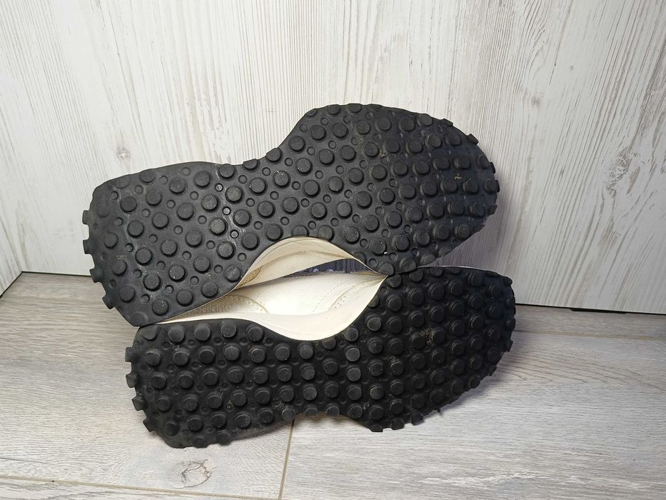 New Balance 327.       .