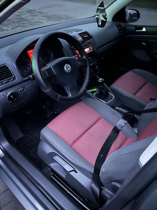 Продаж свіжо пригнаного фольксвагена гольф 5 1.6 мпі