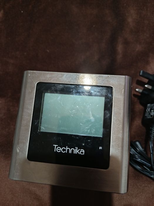 Радіоприймач із док-станцією