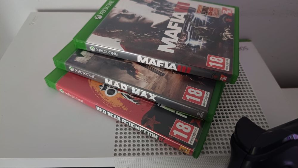 Konsola Xbox one 1 tb  z padem i grmai