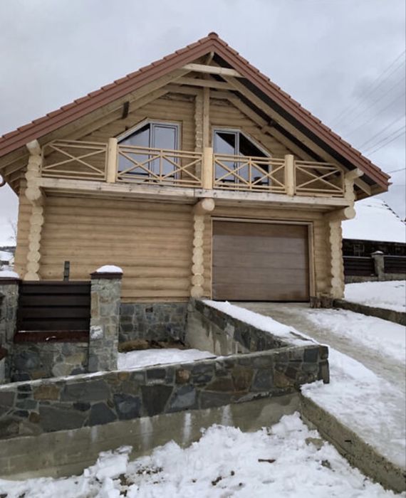 Продаж  дизайнерського будинку в Карпатах з великою ділянкою