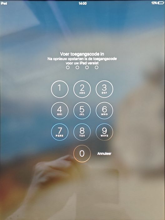 Продам iPad 2 32 gb , цілий, блокований дисплей, з icloud

Гарний стан