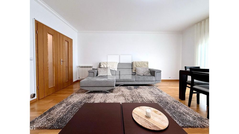 Apartamento T3 c/ Terraço e Garagem