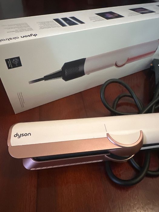 Dyson Airstrait nova