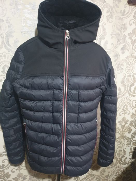 Продам куртку ,Moncler 52 размера.