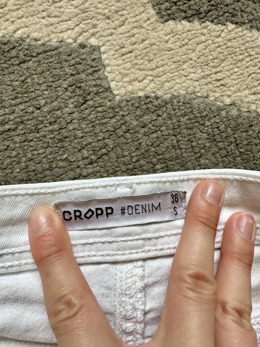 Białe spodenki szorty wysoki stan Cropp