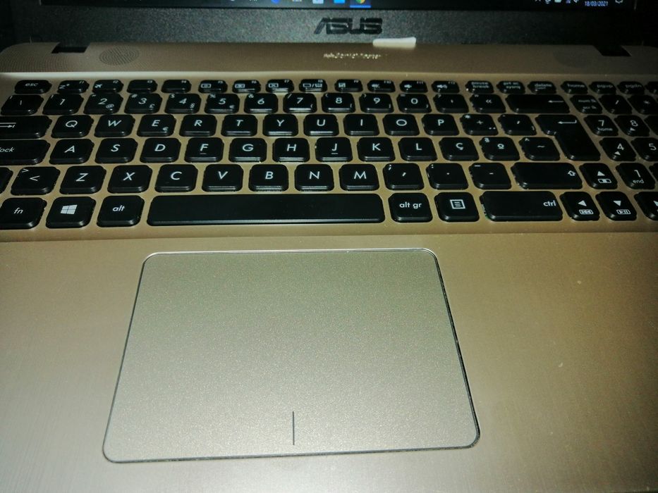 Portátil  Asus - i3  8 Gb  Gráfica NVidia 2 GB : SSD 256 GB