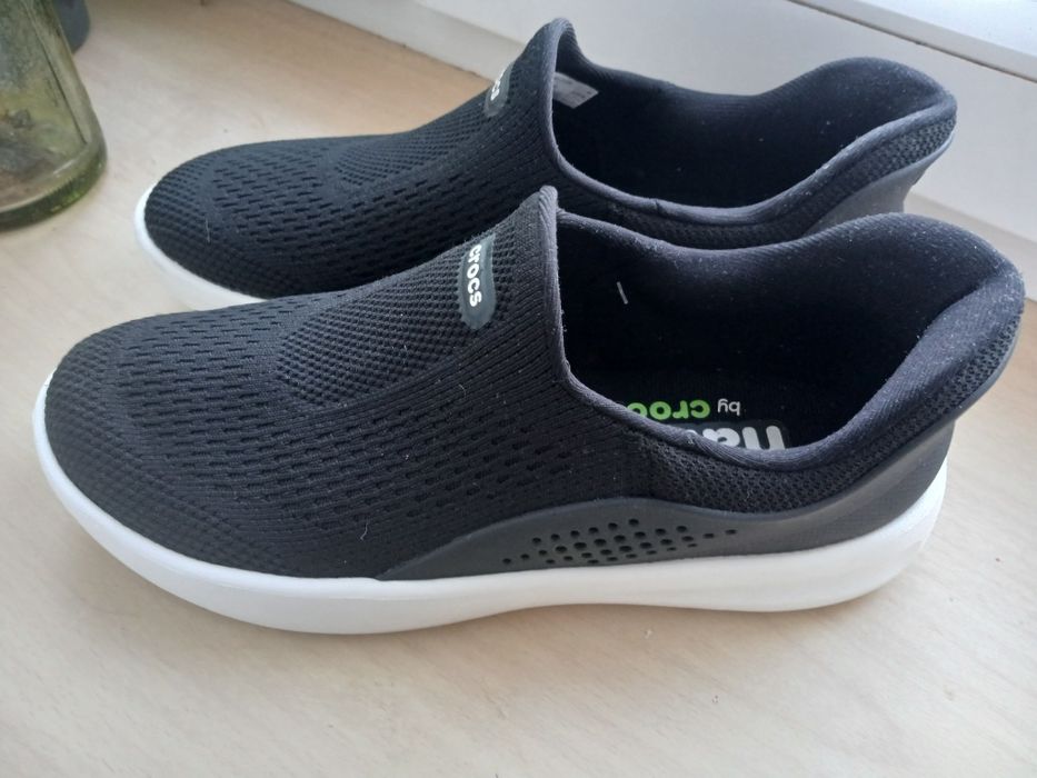 Crocs unisex wsuwane 42-43