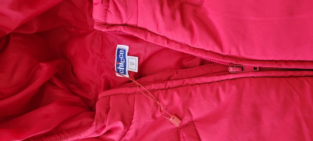 Casaco de crianca  Chicco tam. 5 anos novo