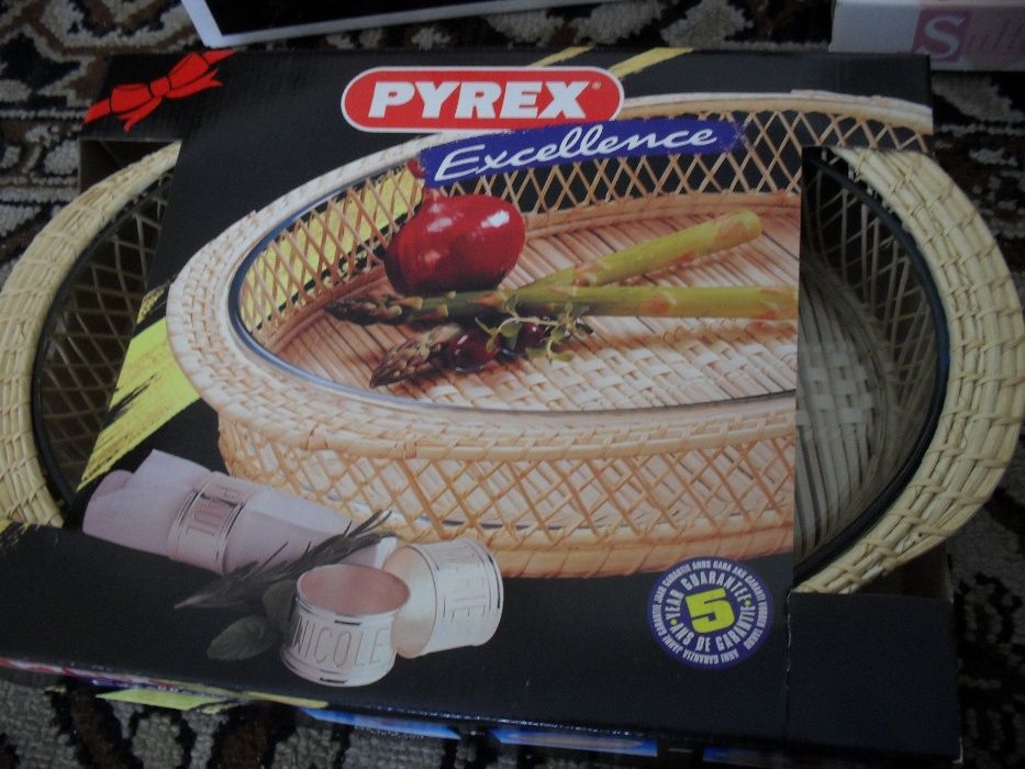 Pirex oval com suporte em bamboo