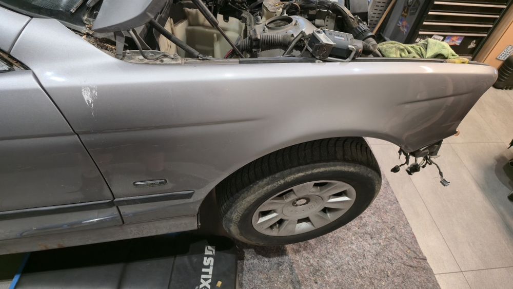 Błotnik prawy BMW E39 339/7 aspensilber metallic