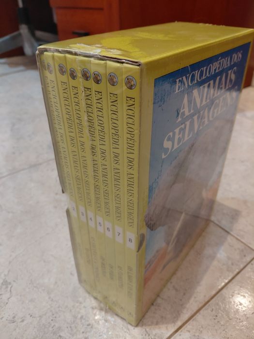Vendo coleção completa de 8 livros NOVOS em caixa