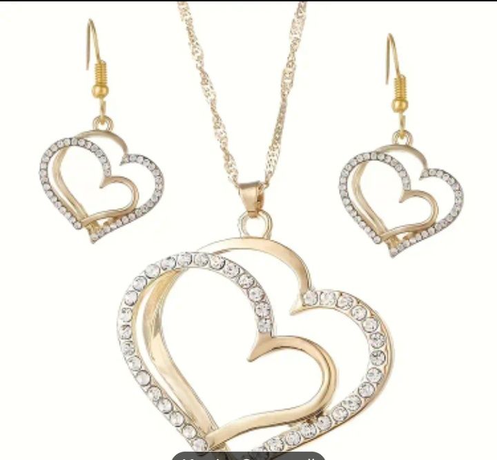 Набір ювелірних виробів у формі серця