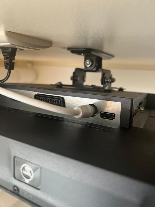 Vendo televisão com suporte.novo.