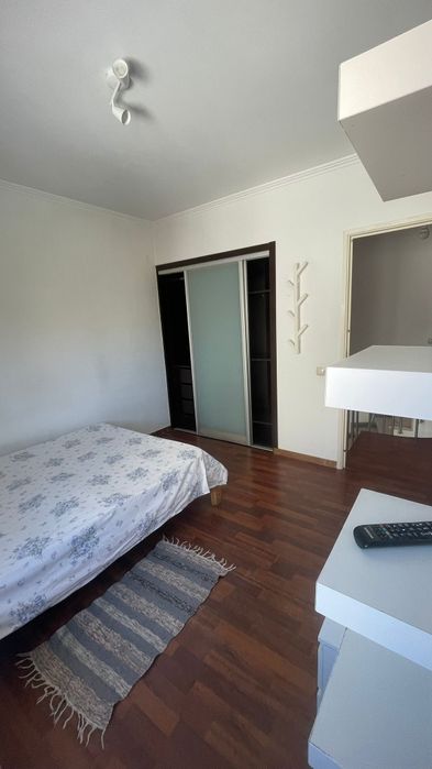 Alugo Quarto em moradia