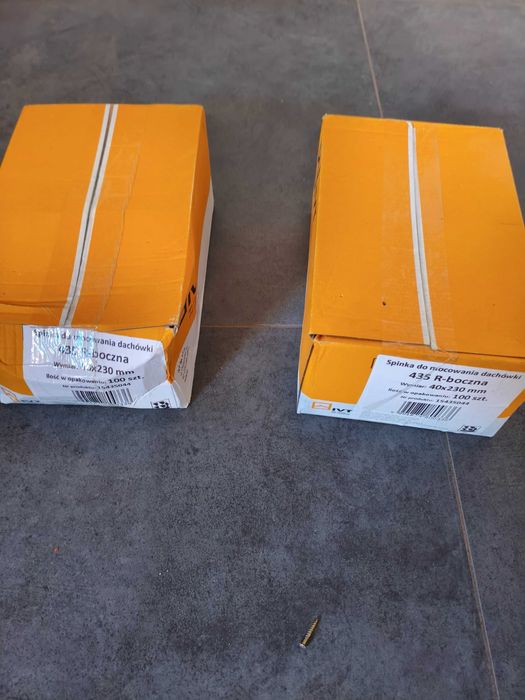 Spinki do dachówki typu 435 R boczna