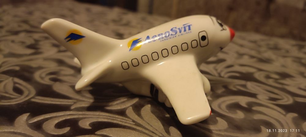 Статуетка літак Аеросвіт фарфор