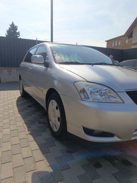 TOYOTA COROLLA в гарному стані, салон не затертий, машина стоїть майже двох роки без експлуатації. Авто варте уваги .
