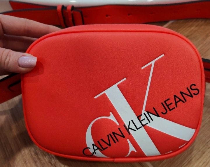 Listonoszka nerka Calvin Klein