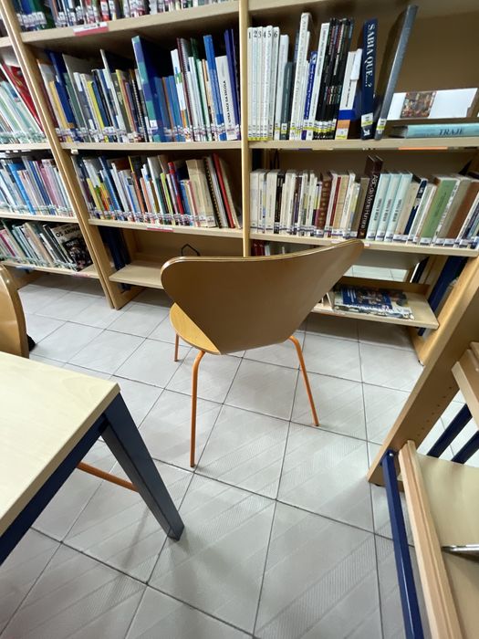 Cadeira de biblioteca