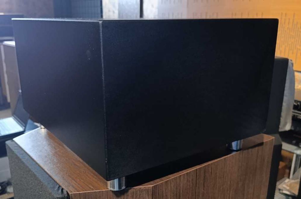 Loewe Subwoofer 525 з  6-канальним підсилювачем + кабеля