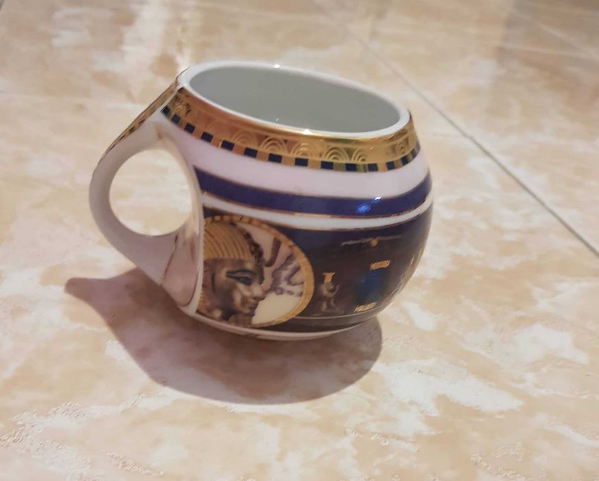 Chávena porcelana fina com imagens egípcias pintada á mão da Limoges
