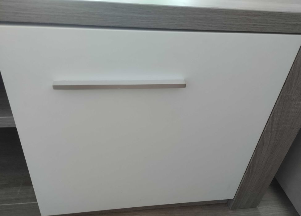 Conjunto mesa de sala e móvel