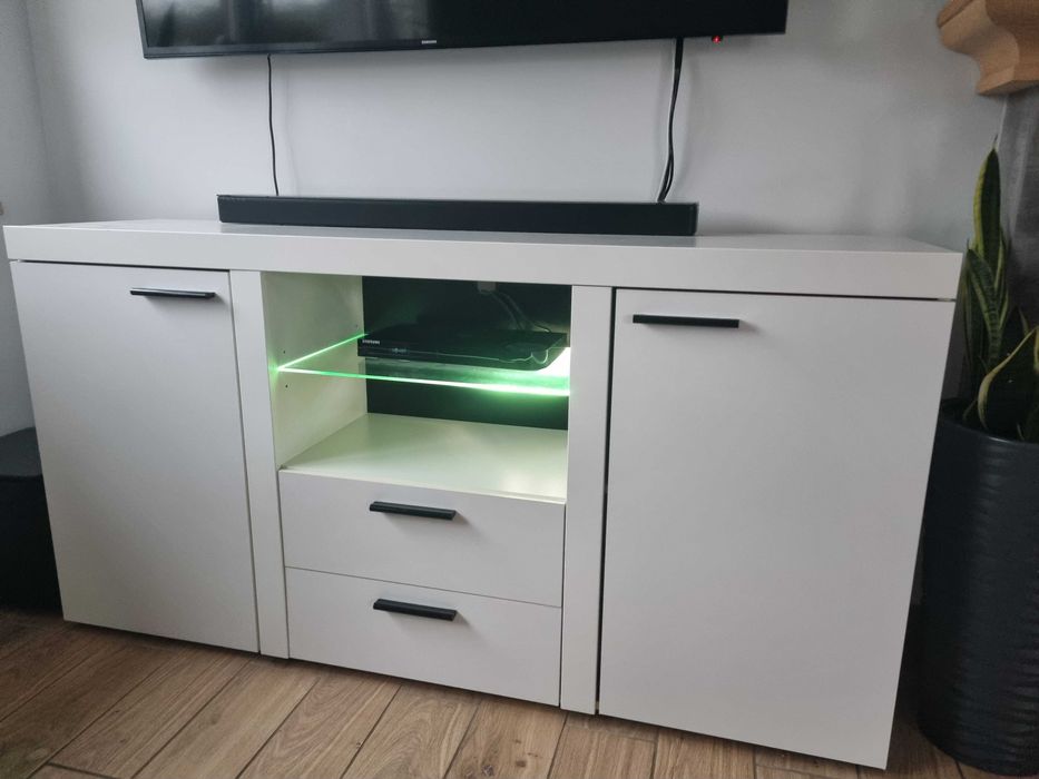 Pojemna Biała Komoda