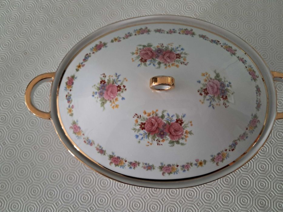 Terrina com tampa da Limoges e travessa