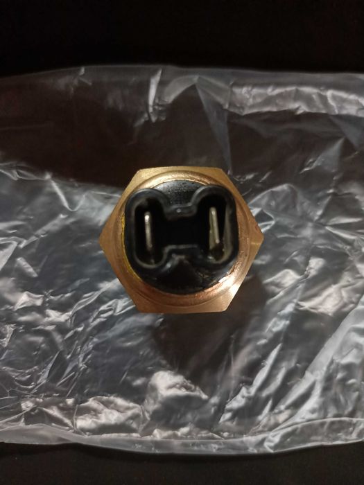 Датчик температуры (включения электровентилятора)