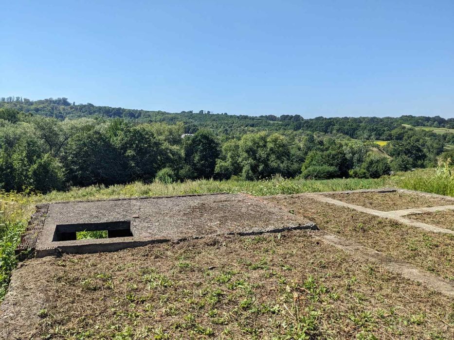 Земельна ділянка з фундаментом