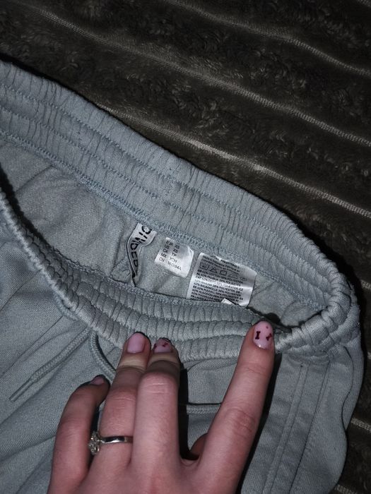 Продам спортивний утеплений костюм