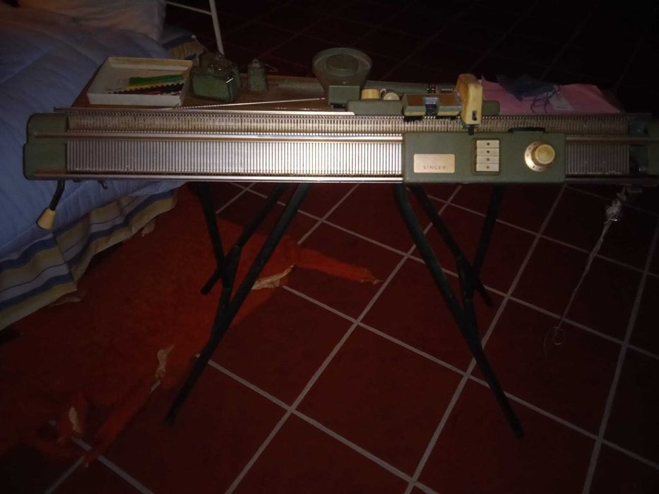Maquina de tricotar SINGER