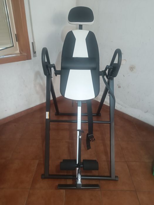 Bicicleta estática, passadeira rolante e mesa de inversão
