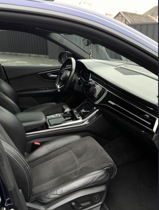 Audi Q8 S-LINE 2019 року