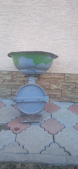 Кормоова дробілка.