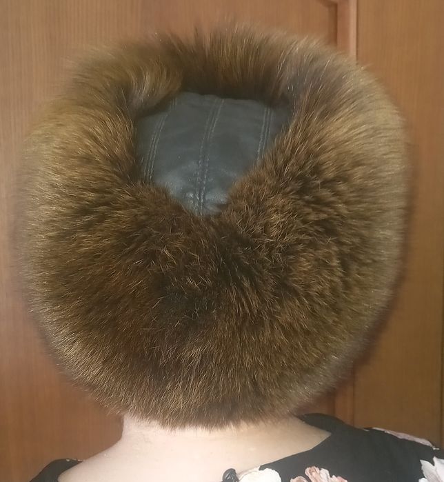 Шапка з хутра та шкіри